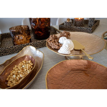 the cozy vibe - elegant cake presentation