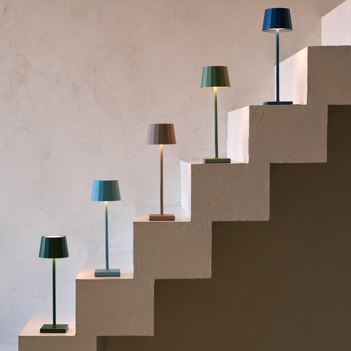 Ava Bronze Rechargeable Table Lamp – Cordless Dimmable Design - CozyVibe.eu