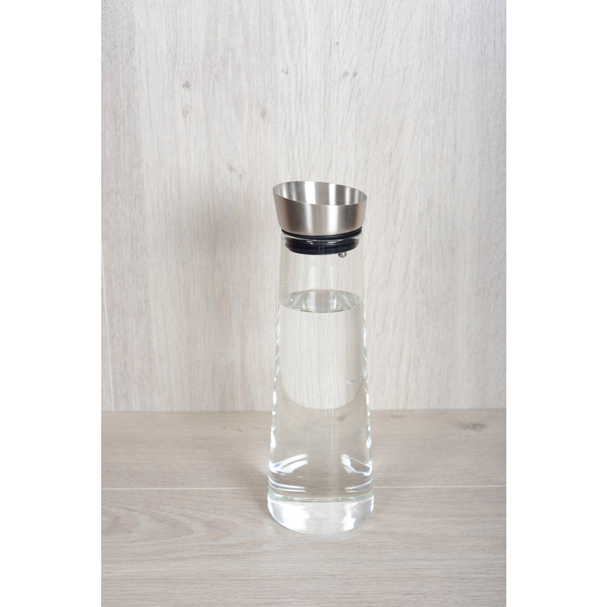 Glass carafe with metal cork 1.2L - CozyVibe.eu