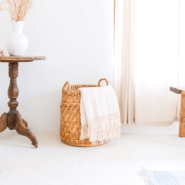RAJA Round Woven Laundry Basket – Large Boho Water Hyacinth Hamper - CozyVibe.eu
