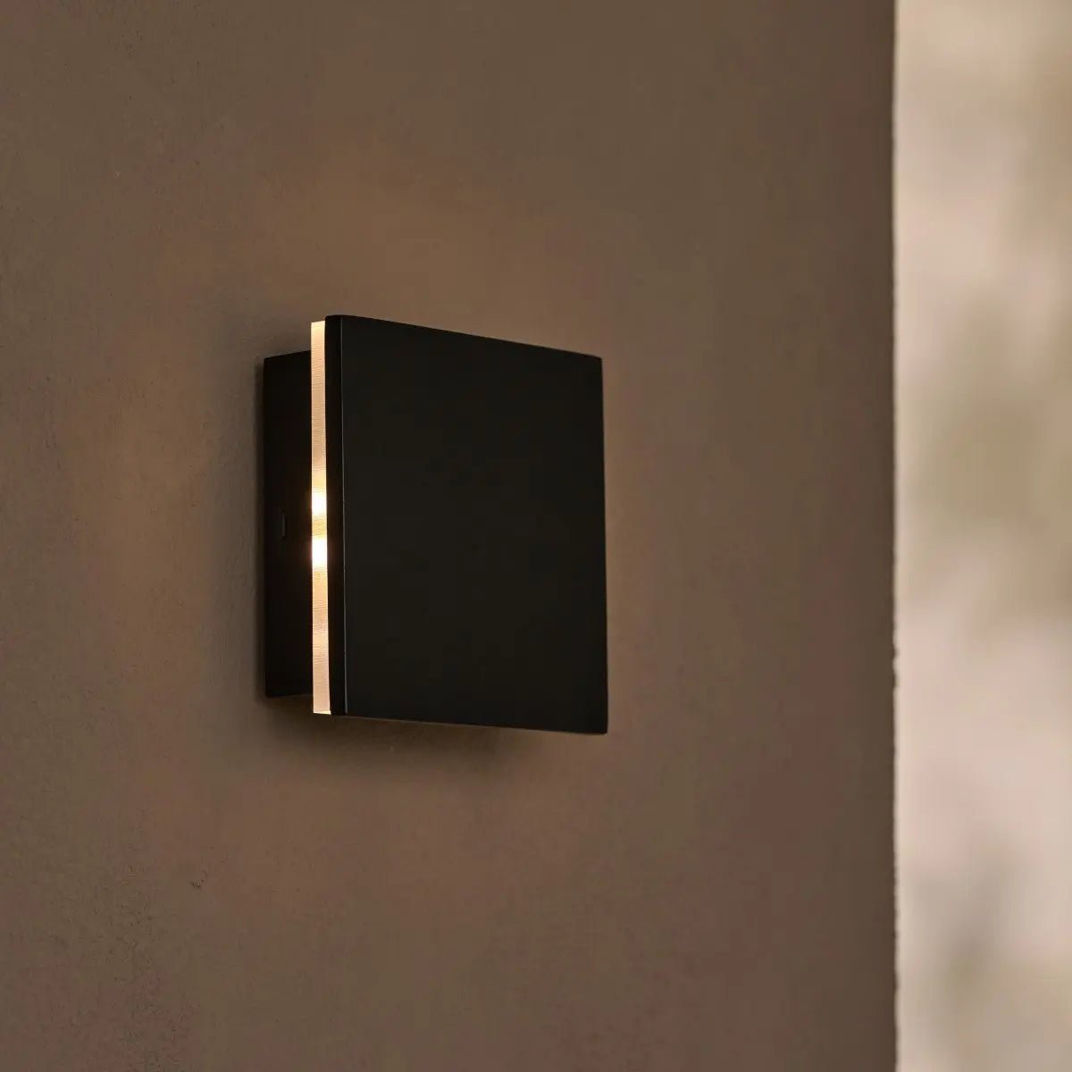 Lane Black Rechargeable Wall Light – 5000K