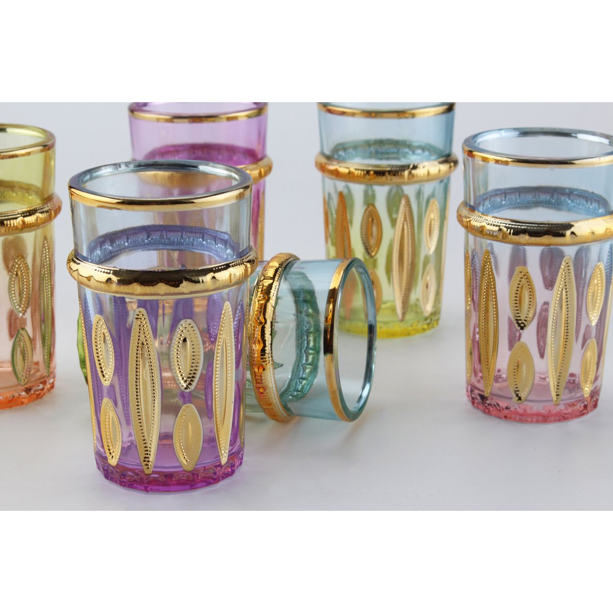 Meerkleurige glazen kopjes 6x6x10cm – Koffie- en theeset