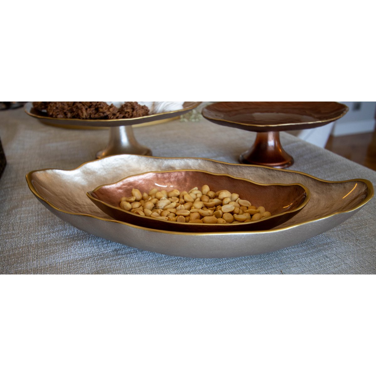 Bruine ovale glazen serveerschaal – Groot decoratief tafelaccent