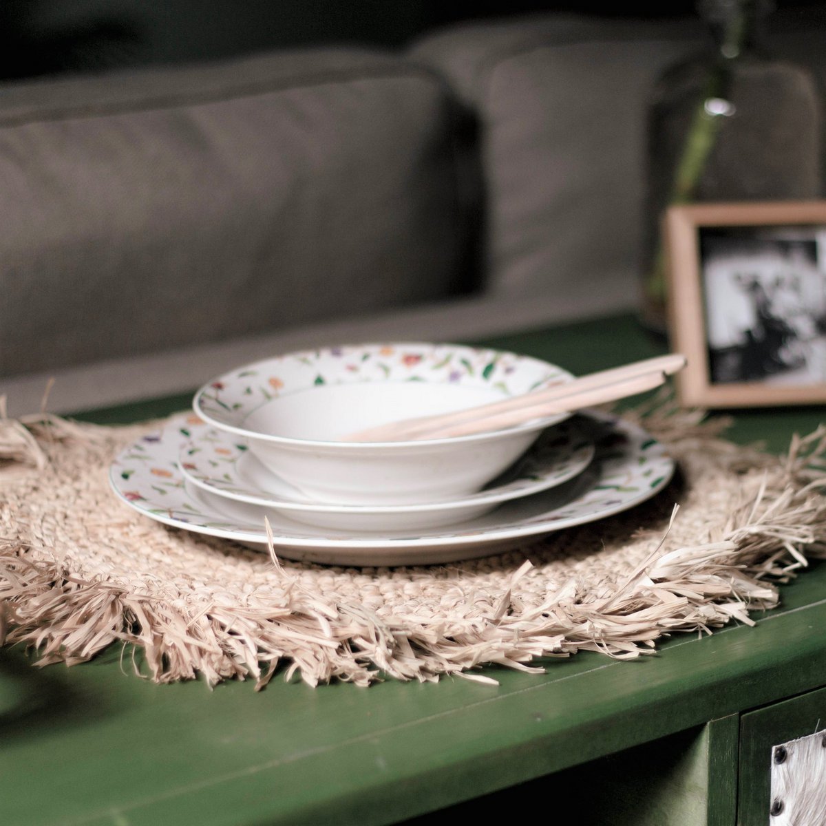 Decorative natural raffia placemats, 45 cm round handmade set