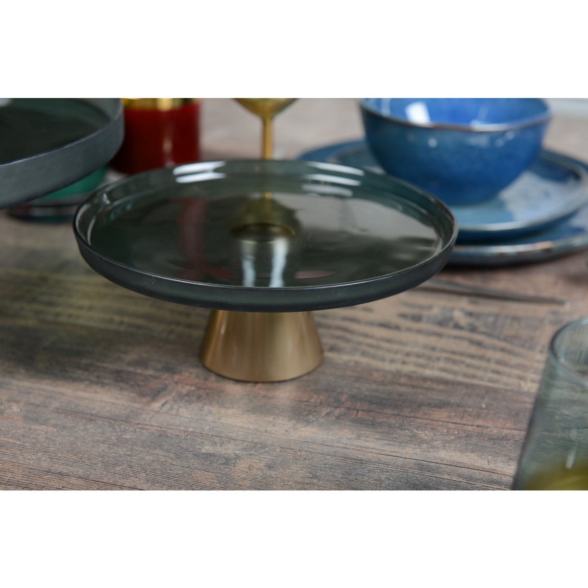 Cake stand green on gold foot 21x21x8cm - CozyVibe.eu