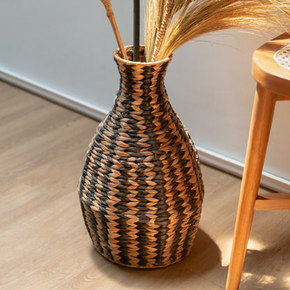 DAYANA Boho Vase – Handwoven Black Water Hyacinth - CozyVibe.eu