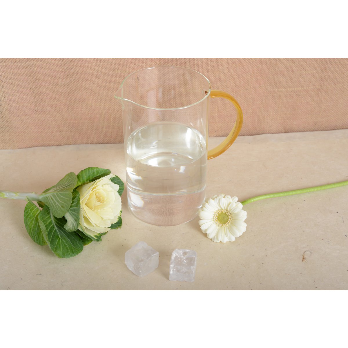 Glass carafe with handle 1.5L - CozyVibe.eu