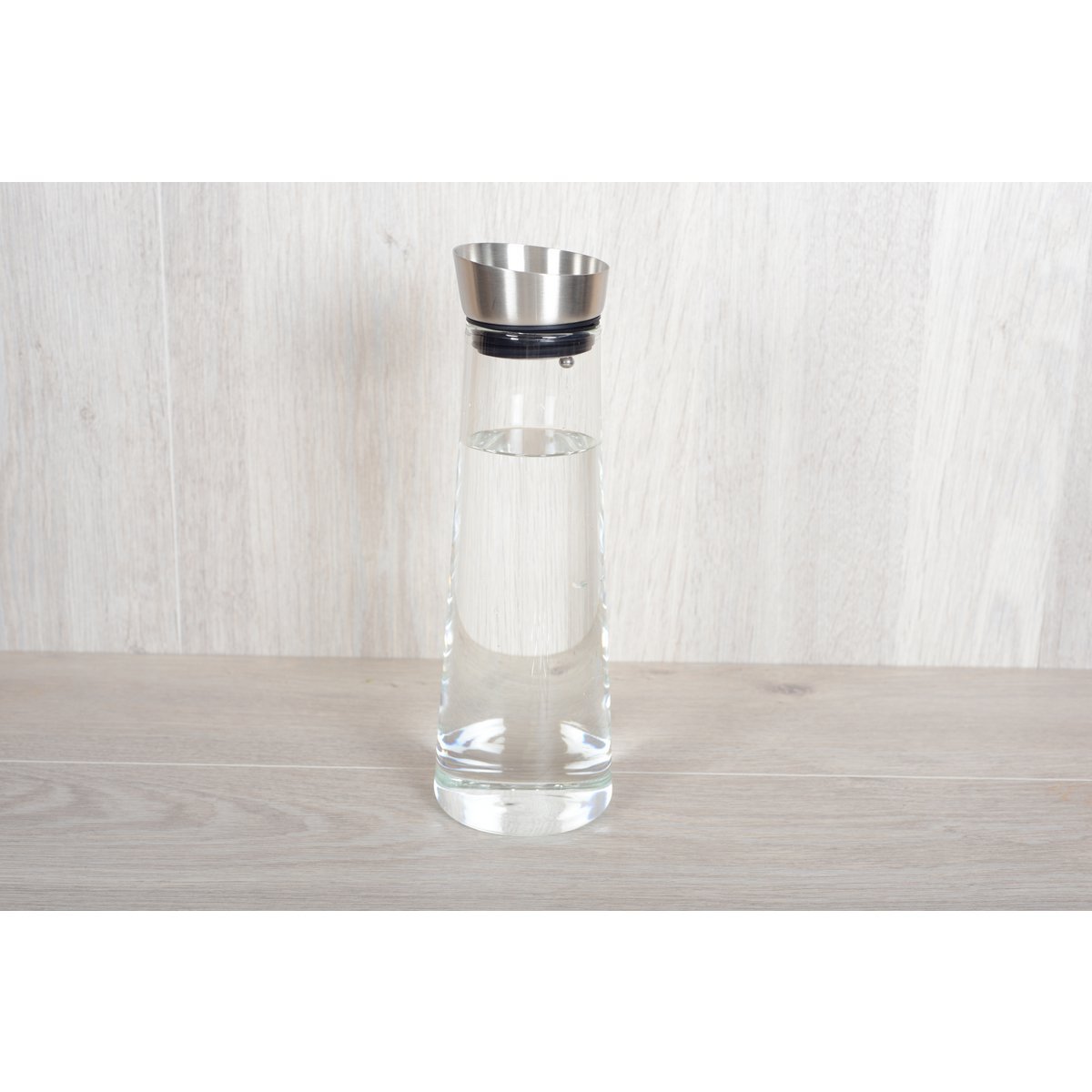 Glass carafe with metal cork 1.2L - CozyVibe.eu