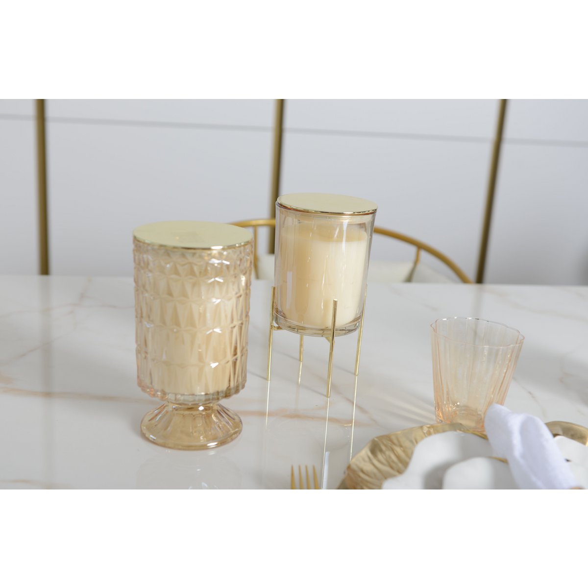 Goudkleurige kaars op metalen houder 10x10x17,5 cm – Vanillegeur – 10 × 10 × 17,5 cm