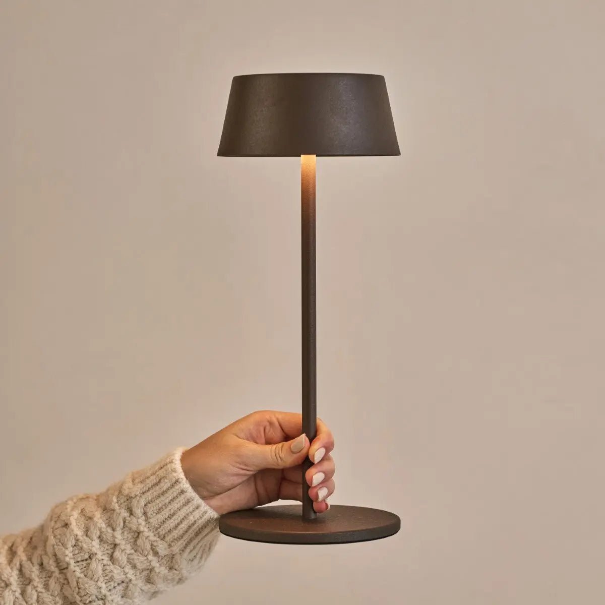 Hugo Lamp – Rechargeable Table Light, Dimmable & Cordless - CozyVibe.eu