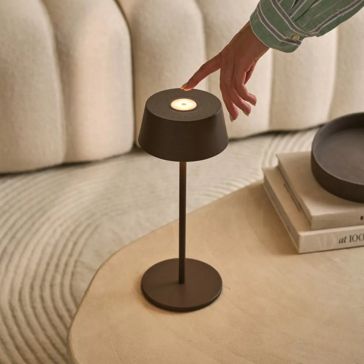 Hugo Lamp – Rechargeable Table Light, Dimmable & Cordless - CozyVibe.eu