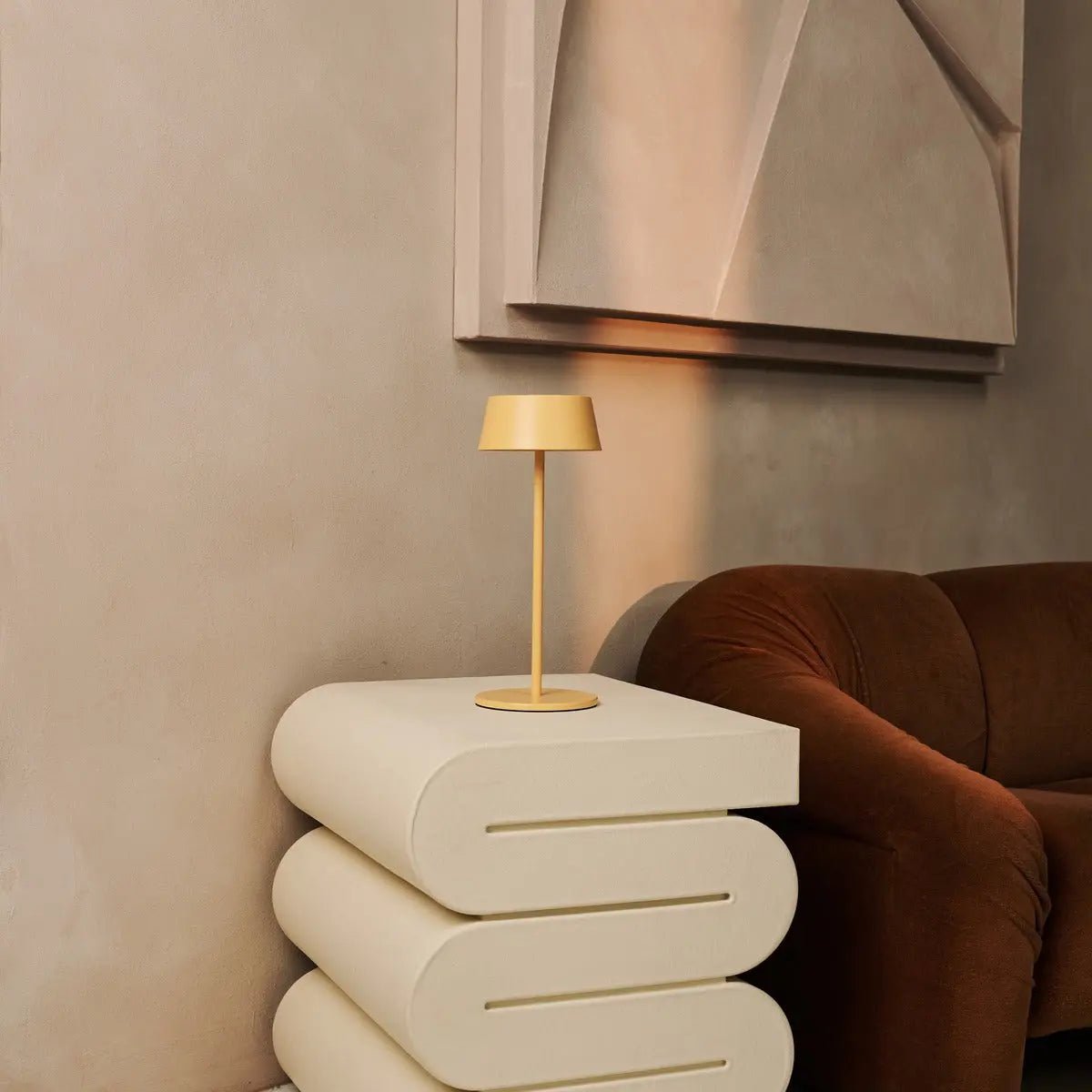 Hugo Lamp – Rechargeable Table Light, Dimmable & Elegant - CozyVibe.eu