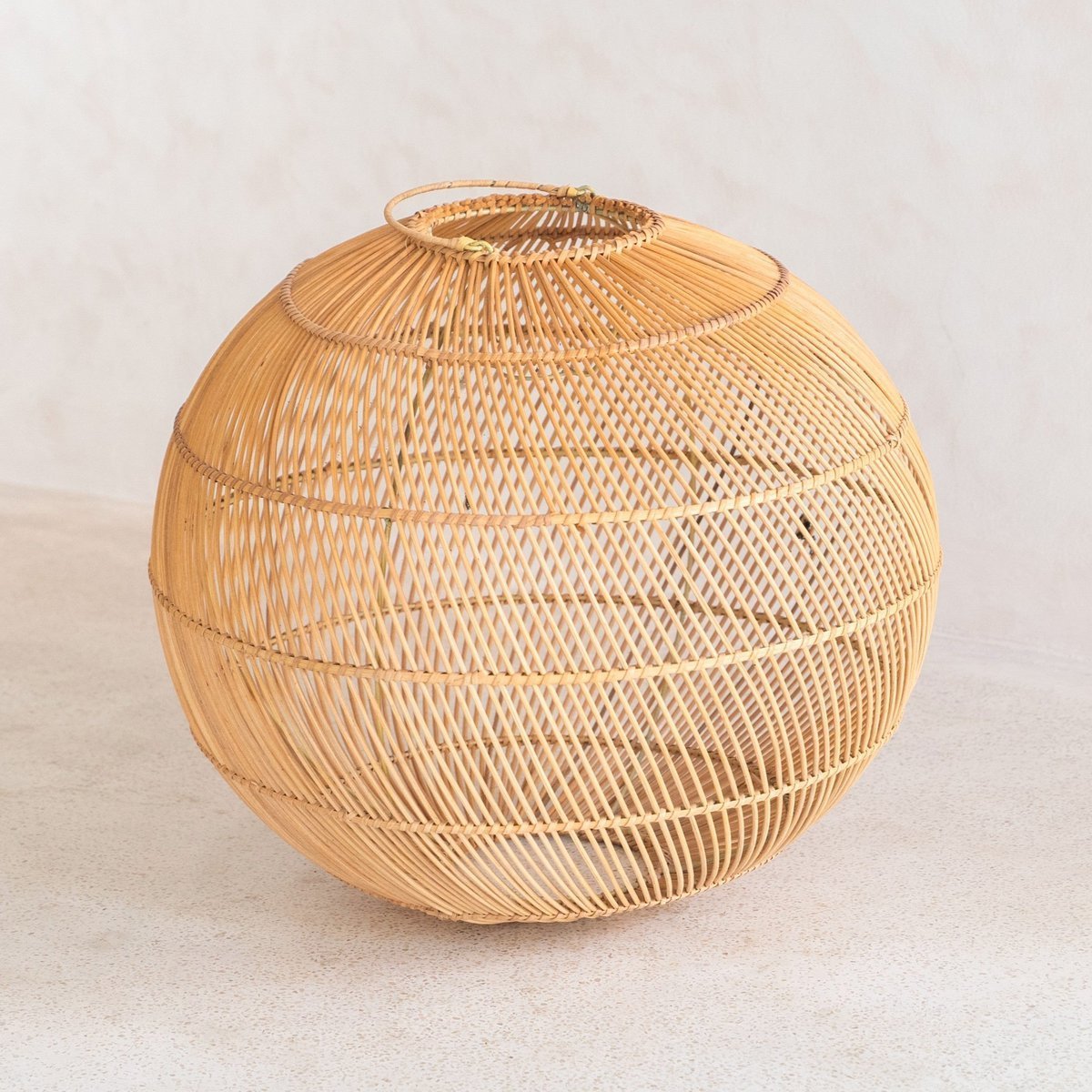 KENCANA Round Rattan Lampshade – Handmade Boho Pendant Light - CozyVibe.eu