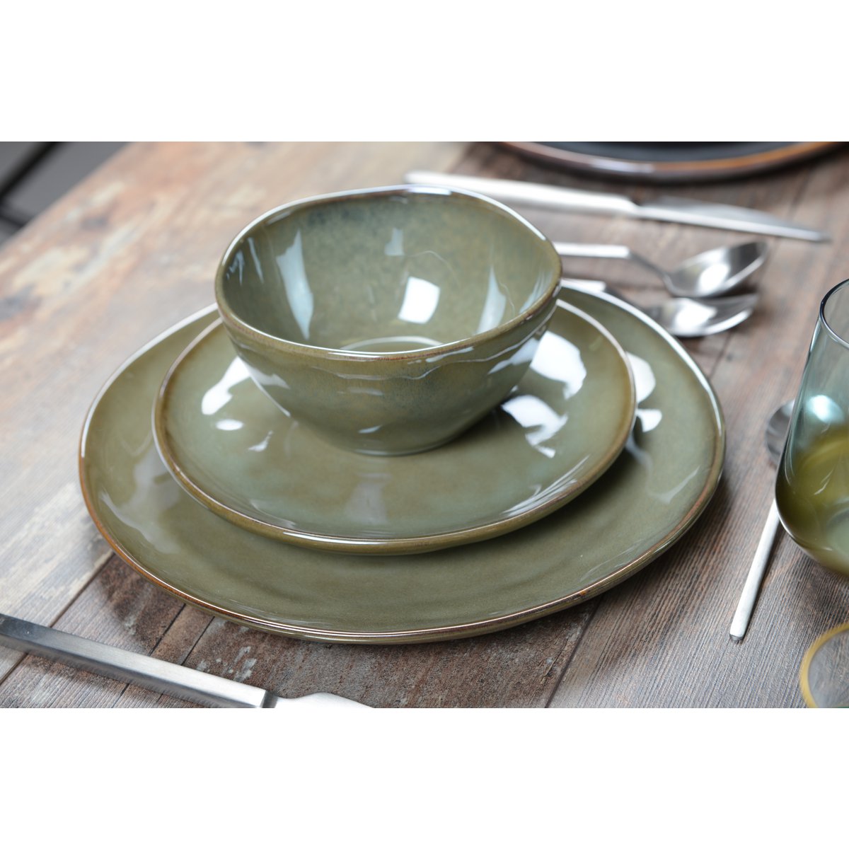 Handmade khaki ceramic flat plate, perfect for home decoration and kitchen use | CozyVibe

