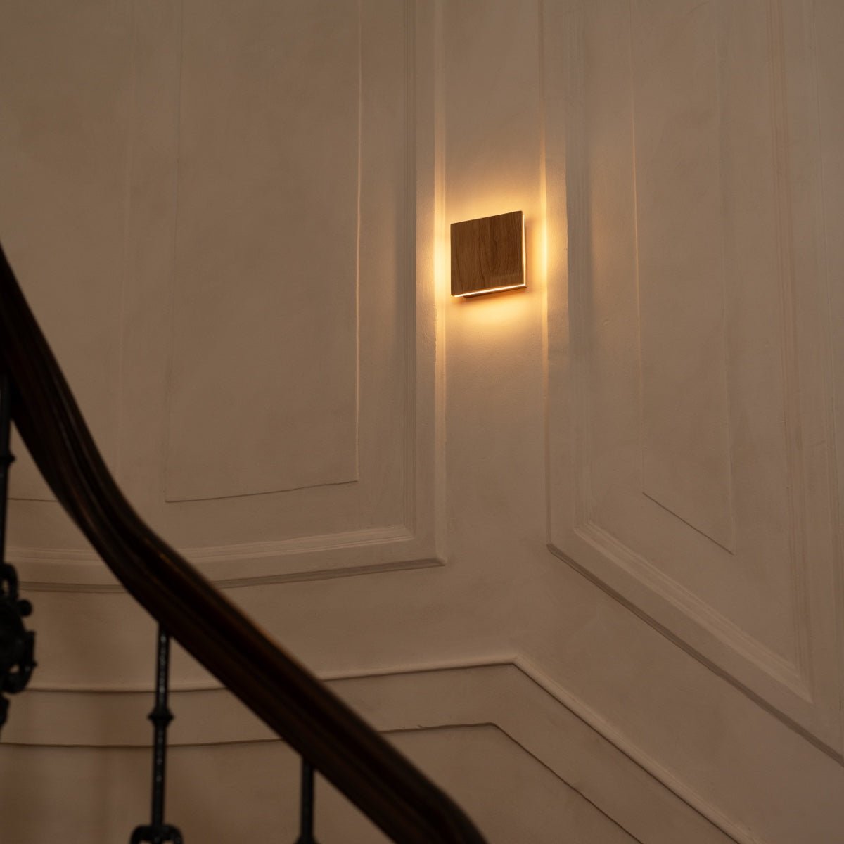 Lane wooden wall lamp by CozyVibe, cordless and rechargeable design