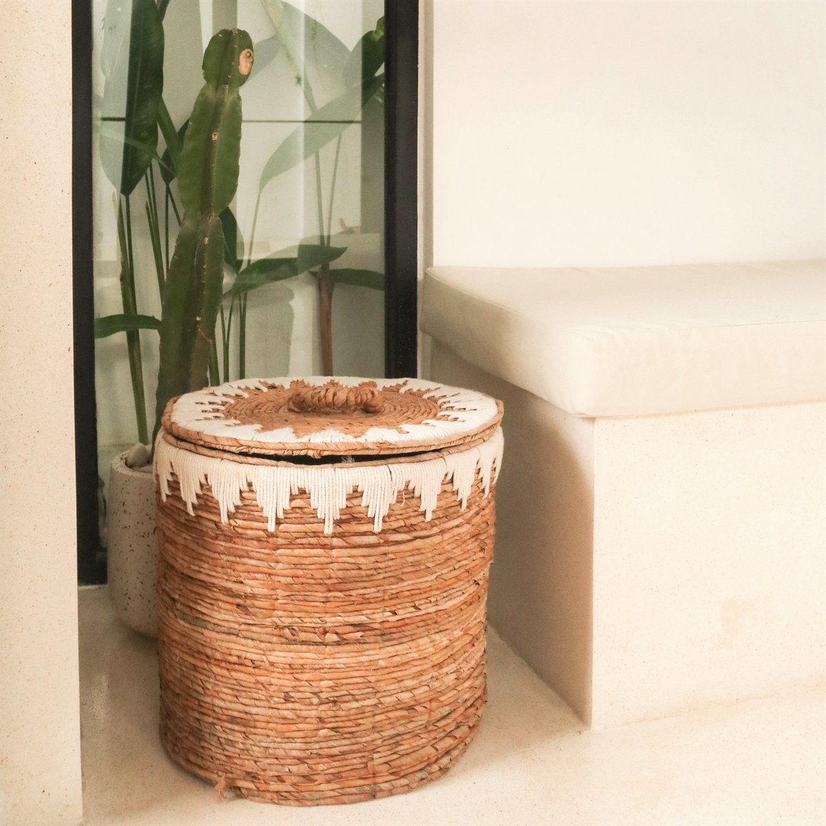 Laundry Basket with Lid Handwoven from Banana Fibre EMPAT Large Decorative Hamper Basket with white Cotton Macrame (2 sizes) - CozyVibe.eu