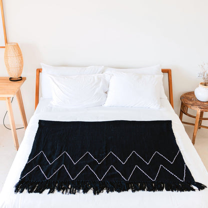 LINGGAH Black Handwoven Boho Cotton Blanket with Fringes - CozyVibe.eu
