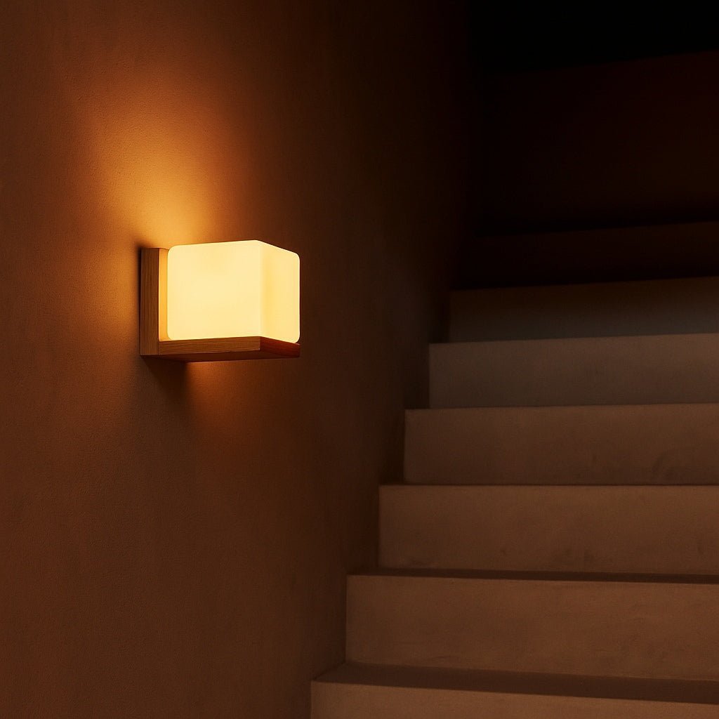 Lizzy Wall Lamp – Rechargeable Wooden Light, Dimmable & Stylish - CozyVibe.eu