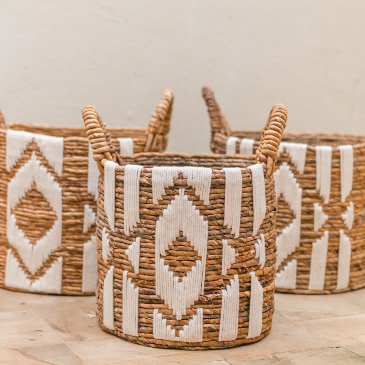 NASARI Basket – Banana Fibre Storage with Macrame - CozyVibe.eu