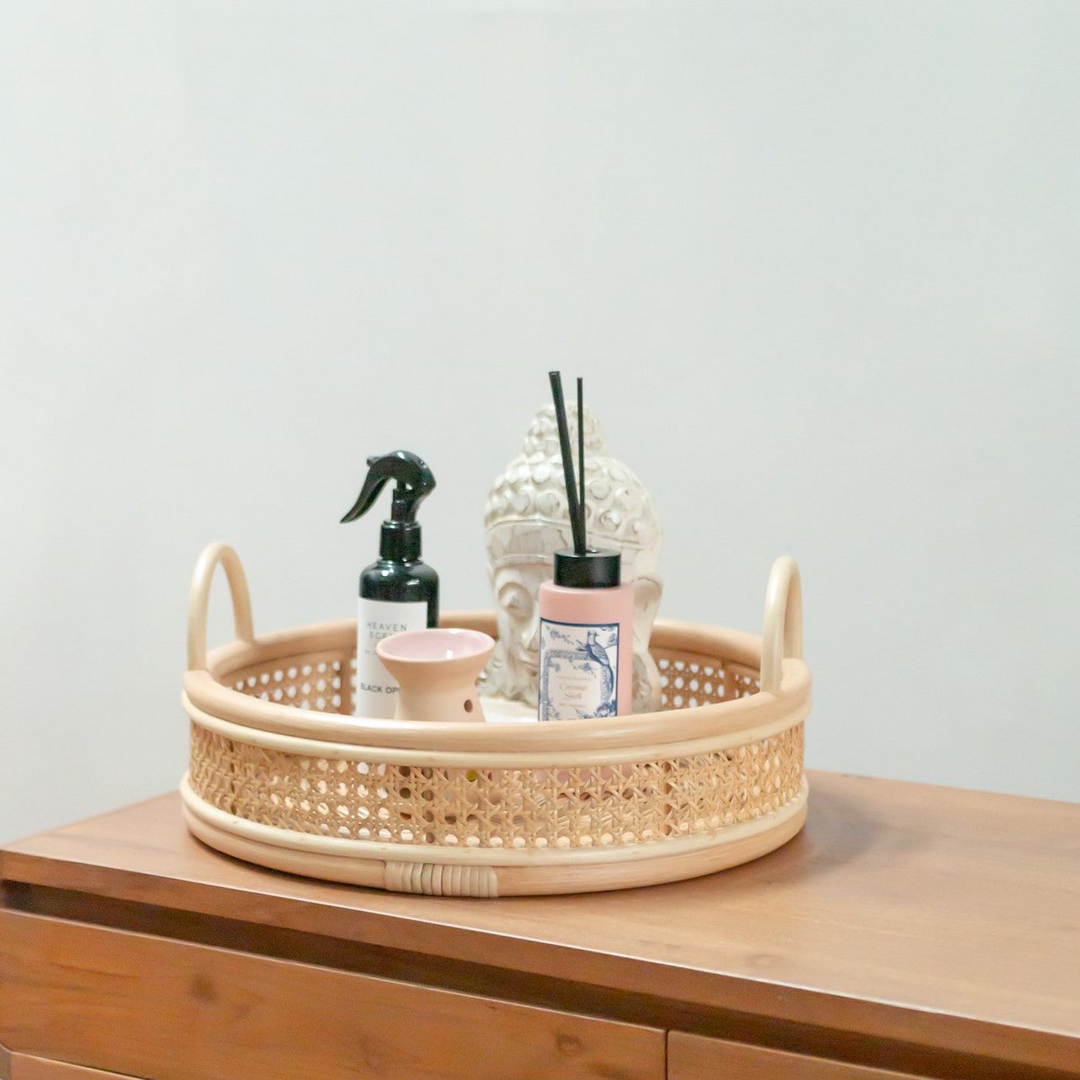 NEIRA Rattan Tray – Round Handmade Beige Decorative Serving Tray - CozyVibe.eu