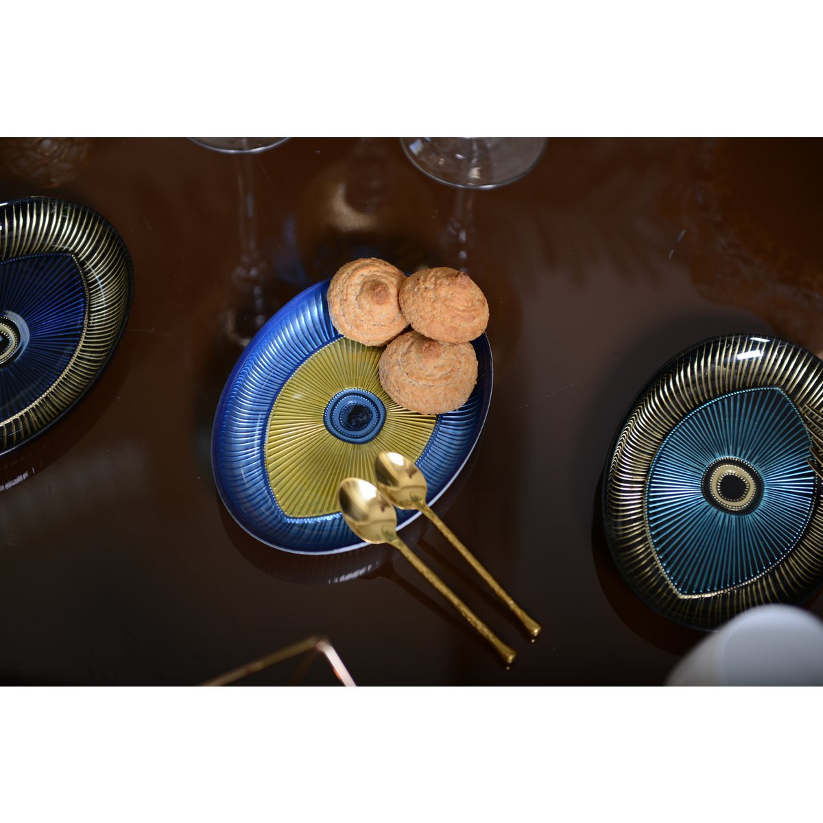 Oval Eye Glass Serving Platter – Elegant Appetizer and Dessert Tray - CozyVibe.eu