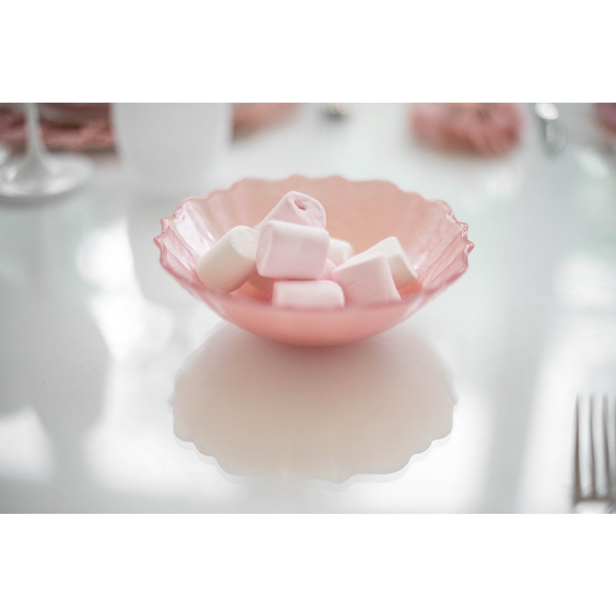 Roze glazen kom – Elegant tafelaccessoire voor stijlvol serveren
