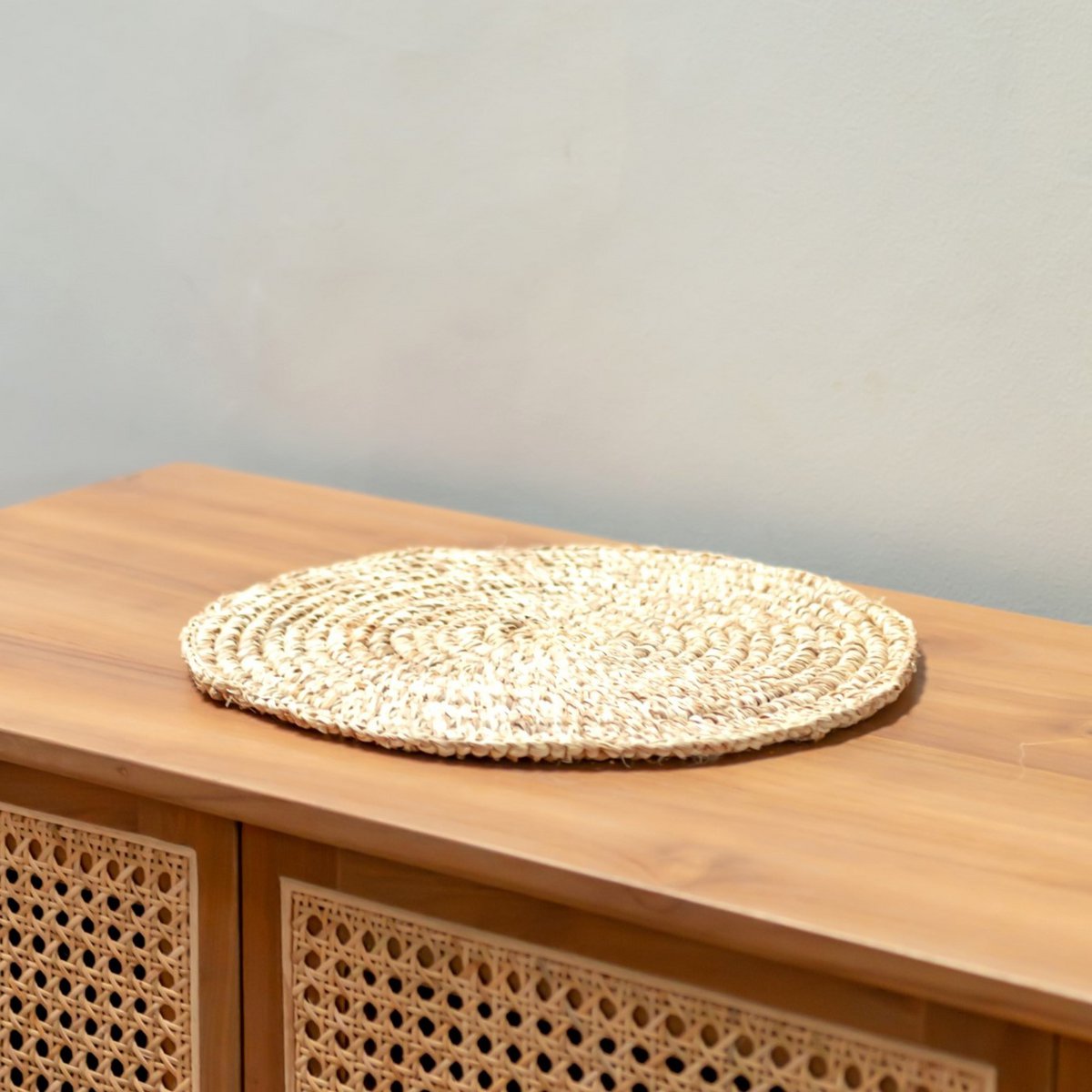 Placemat Table Mat Round Made of Raffia (Set of 2, 4 or 6) URUP - CozyVibe.eu
