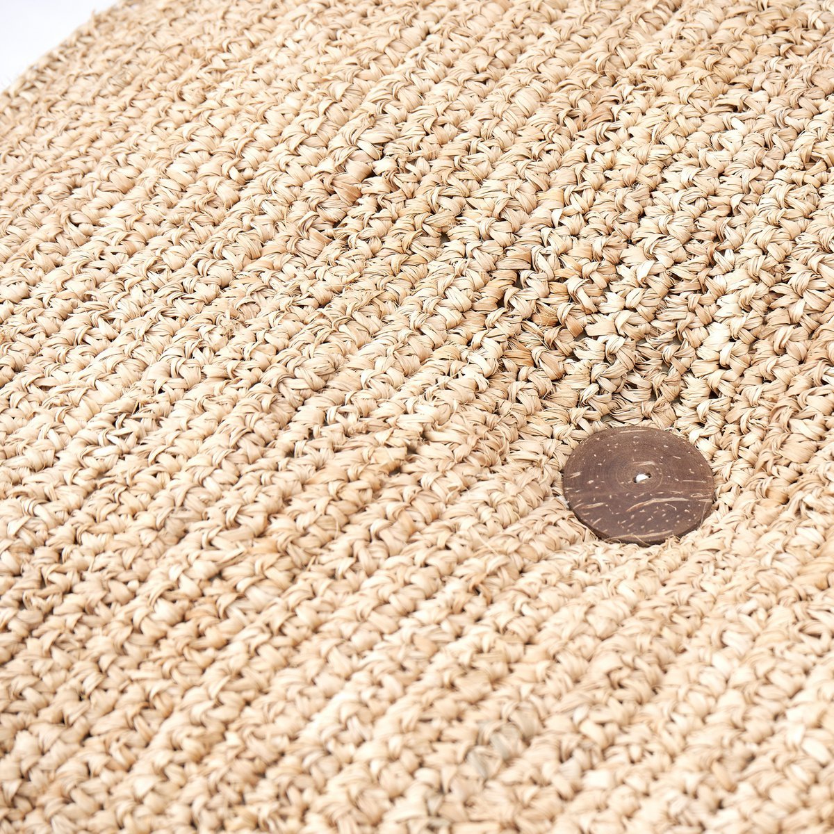 PADAR poef – Handgeweven raffia met natuurlijke vulling