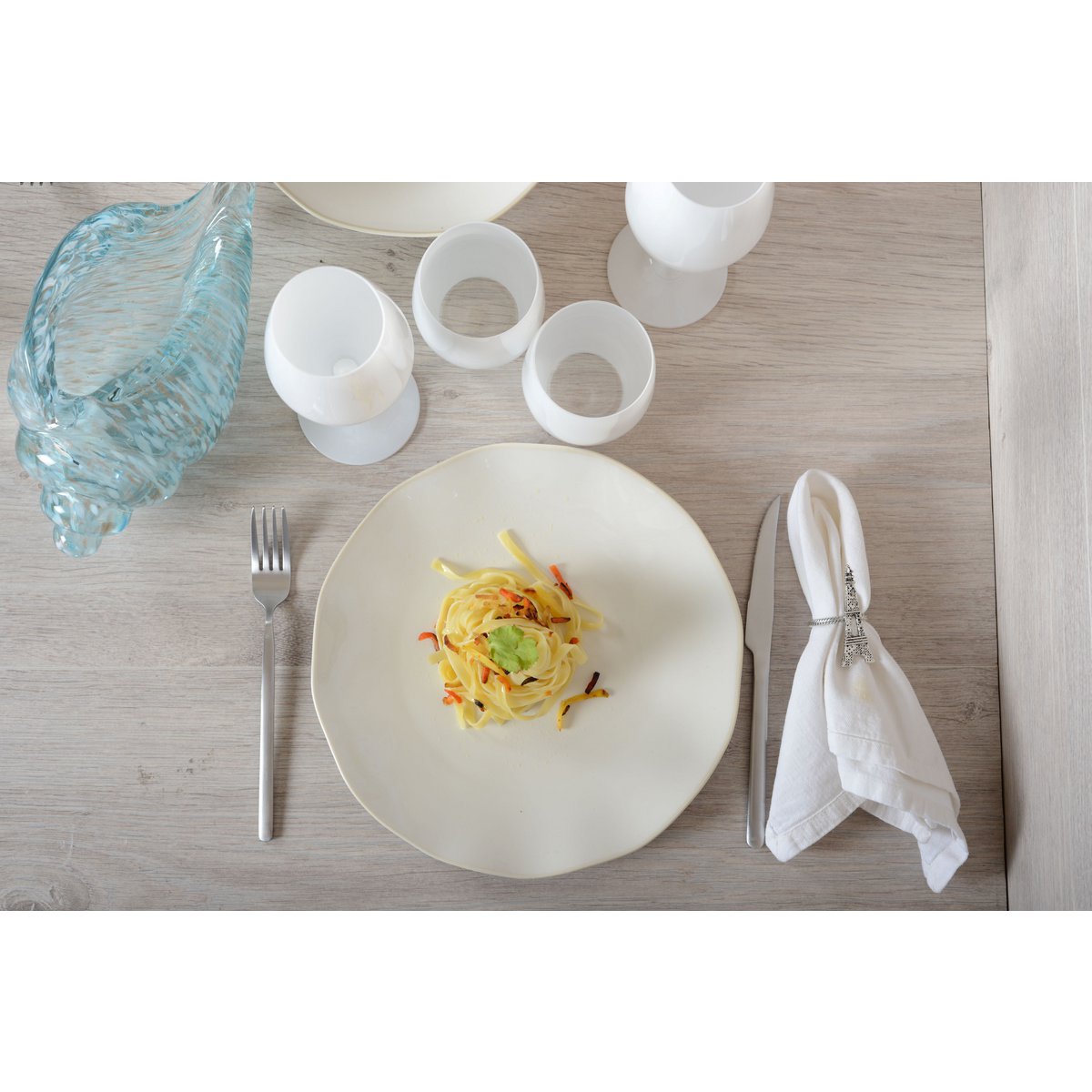 Rosa white flat plate 27x27x2.8cm - CozyVibe.eu