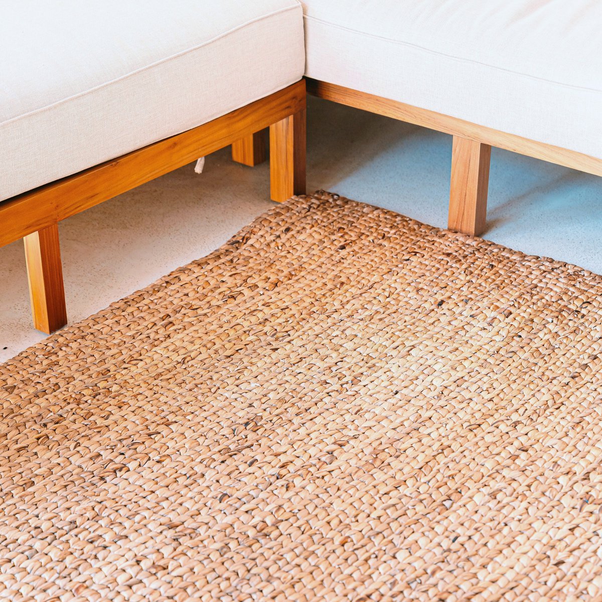 SAWAH Large Handwoven Water Hyacinth Rug – Rectangular Boho Mat - CozyVibe.eu