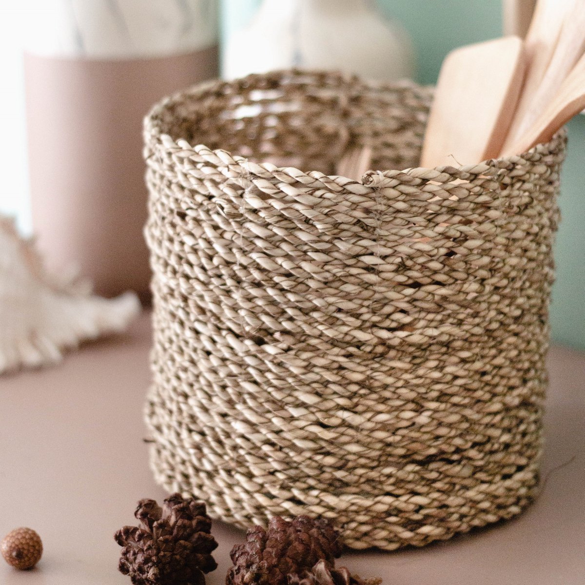 Small Seagrass Basket BHINNEKA | Plant Basket | Woven Boho Basket | Planter | Decorative Basket | Small Storage Basket | Round Flower Basket - CozyVibe.eu