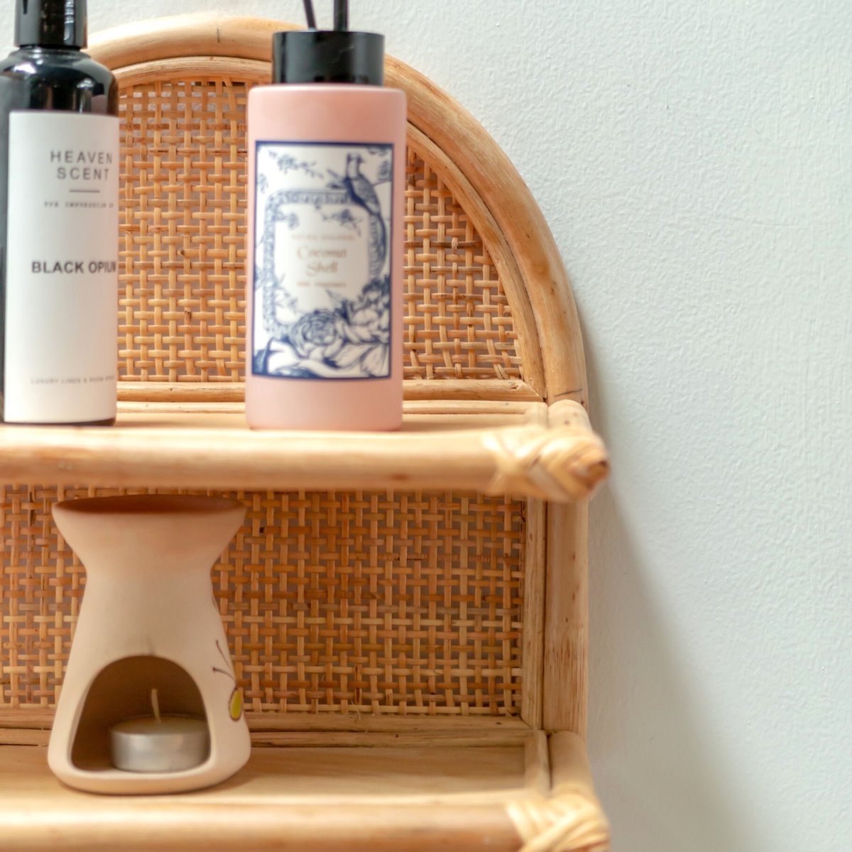 TIASA Rattan Wall Shelf – Handmade Boho Design for Stylish Storage - CozyVibe.eu