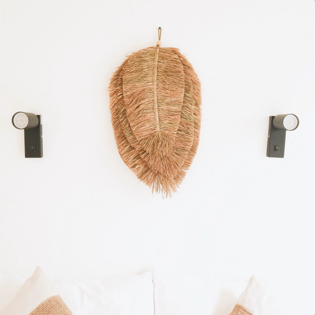 TIPIN Wall Decor – Raffia Leaf 50 cm Handwoven - CozyVibe.eu