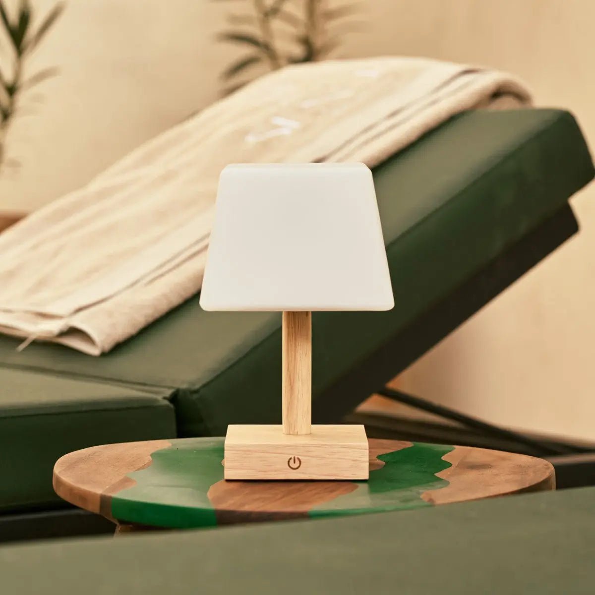 Tommy Light Brown – Wooden Table Lamp | Rechargeable & Dimmable - CozyVibe.eu