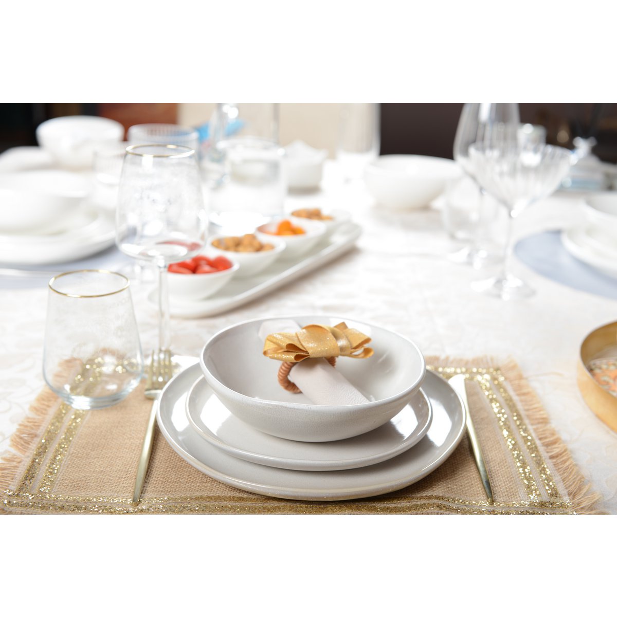 White flat plate - CozyVibe.eu