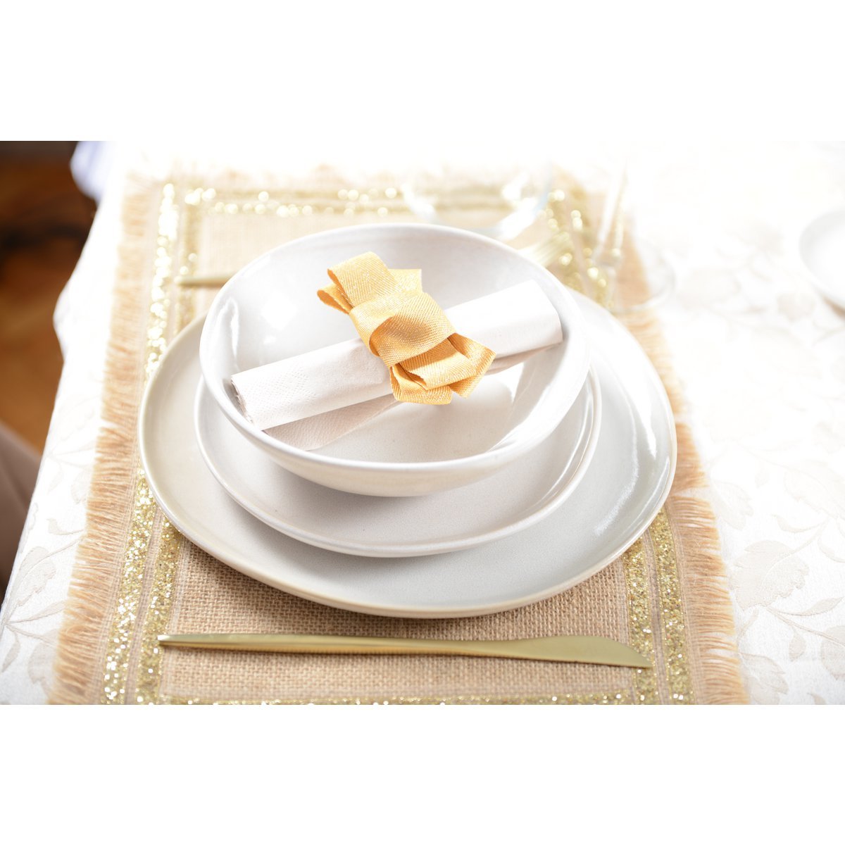 White flat plate - CozyVibe.eu