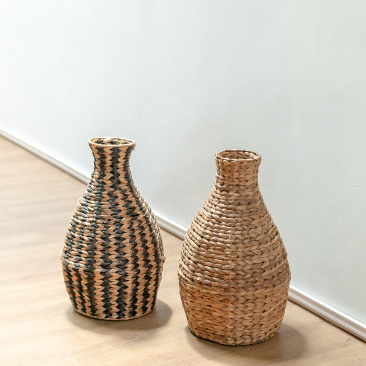 Woven Boho Vase DAYANA natural made from Water Hyacinth - CozyVibe.eu