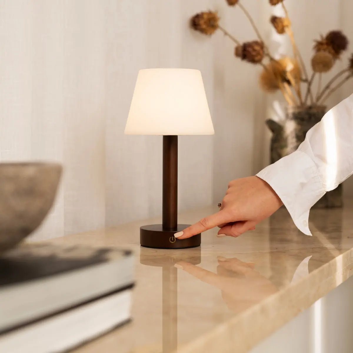 Zoë Dark Brown Wooden Lamp – Dimmable Rechargeable Design - CozyVibe.eu