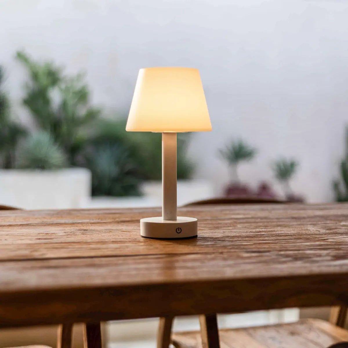 Zoë White Wooden Lamp – Cordless Dimmable Rechargeable Design - CozyVibe.eu